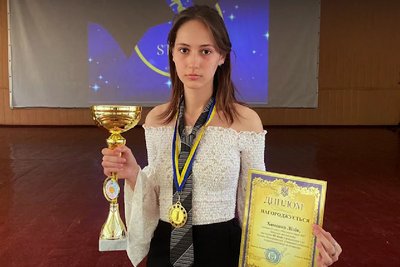"Клала 200 грн під ліву п'яту": як школярка з Одеси здобула найвищі бали з НМТ "Клала 200 грн під ліву п'яту": як школярка з Одеси здобула найвищі бали з НМТ