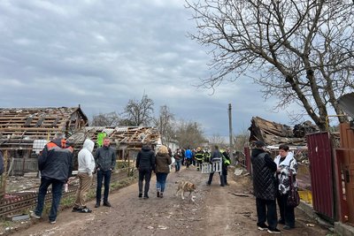 "Залишилися голі й босі" — жителі Коростеня на Житомирщині про наслідки атаки РФ "Залишилися голі й босі" — жителі Коростеня на Житомирщині про наслідки атаки РФ
