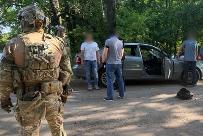 Затримання працівників Чугуївського ТЦК, яких підозрюють у вимаганні 250 тисяч гривень у військовозобов'язаного чоловіка Затримання працівників Чугуївського ТЦК, яких підозрюють у вимаганні 250 тисяч гривень у військовозобов'язаного чоловіка