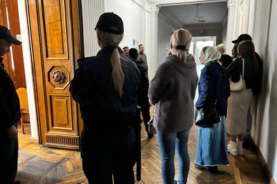 Суд у справі жителів Житомирщини, обвинувачених в рекеті, знову перенесли Суд у справі жителів Житомирщини, обвинувачених в рекеті, знову перенесли