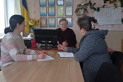 "Жива завдяки ЗСУ": російські окупанти тримали у полоні старосту села на Харківщині "Жива завдяки ЗСУ": російські окупанти тримали у полоні старосту села на Харківщині