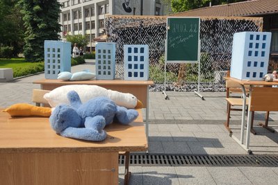 "Тиша, що говорить": у Житомирі вшанували пам'ять дітей, які загинули внаслідок агресії РФ "Тиша, що говорить": у Житомирі вшанували пам'ять дітей, які загинули внаслідок агресії РФ