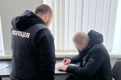 Оборудки із землею зі збитками у понад 22 мільйони гривень: на Житомирщині підозрюють 2 місцевих жителів та киянку Оборудки із землею зі збитками у понад 22 мільйони гривень: на Житомирщині підозрюють 2 місцевих жителів та киянку