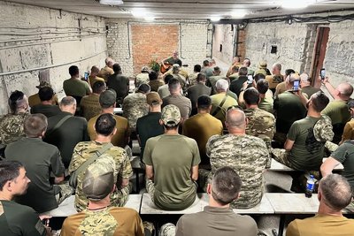 "Я ніколи не буду політиком": інтерв'ю зі співаком Арсеном Мірзояном| Свої люди "Я ніколи не буду політиком": інтерв'ю зі співаком Арсеном Мірзояном| Свої люди