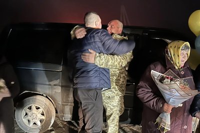 Додому повернулися троє прикордонників, які захищали Зміїний