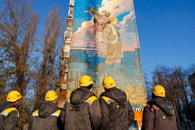 "Захисники світла": у Києві відкрили мурал присвячений ППО та енергетикам