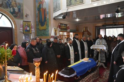 В Луцькій громаді попрощалися з 21-річним матросом В'ячеславом Терьохіним В Луцькій громаді попрощалися з 21-річним матросом В'ячеславом Терьохіним