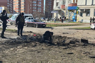 Російські дрони атакували житлові квартали Сум. Репортаж з місця влучань