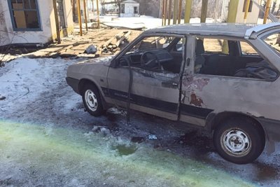 Авто, яке атакував російський дрон у Різниковому Вовчанської громади, 7 березня 2026 року Авто, яке атакував російський дрон у Різниковому Вовчанської громади, 7 березня 2026 року