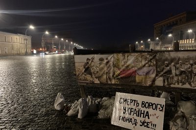 У частині Харкова увімкнули вуличне освітлення: фоторепортаж