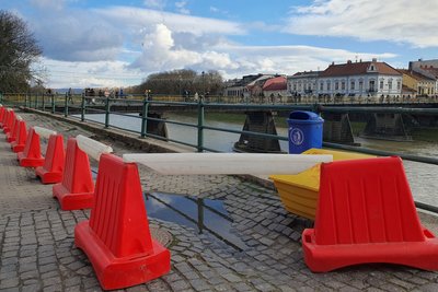 В Ужгороді на площі Театральній В Ужгороді на площі Театральній