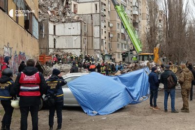 "Зарево було аж за дев’ятиповерхівку": що розповіли жителі пошкоджених будинків та очевидці нічної атаки РФ по Одесі "Зарево було аж за дев’ятиповерхівку": що розповіли жителі пошкоджених будинків та очевидці нічної атаки РФ по Одесі