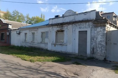 У центрі Миколаєва демонтували меморіальну дошку віцеадміралу Макарову У центрі Миколаєва демонтували меморіальну дошку віцеадміралу Макарову