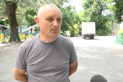 Борщівник у парку в центрі Житомира — чому це небезпечно і коли його приберуть