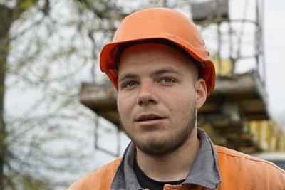 Рік без світла: у Слатиному на Харківщині відновлюють живлення Рік без світла: у Слатиному на Харківщині відновлюють живлення