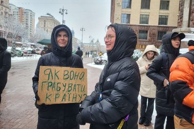 Гроші для українських військових: під стінами КМДА проходить мітинг на підтримку ЗСУ Гроші для українських військових: під стінами КМДА проходить мітинг на підтримку ЗСУ