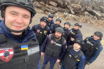 "Постійна небезпека і обстріли": волинські піротехніки розповіли про розміновування Донеччини "Постійна небезпека і обстріли": волинські піротехніки розповіли про розміновування Донеччини