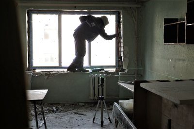 У Харкові ремонтують університетські гуртожитки, які пошкодили обстріли РФ У Харкові ремонтують університетські гуртожитки, які пошкодили обстріли РФ