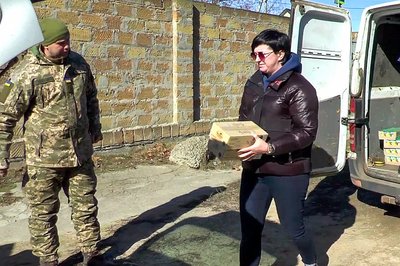 Допомога від волонтерів, та самим волонтерам, історії людей з фронтових сіл — тиждень у фото