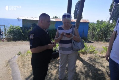 Скандал в одеській Чорноморці: для будівництва дороги частково "підрізали" схил біля моря Скандал в одеській Чорноморці: для будівництва дороги частково "підрізали" схил біля моря