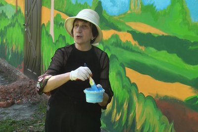 У Хмельницькому усі бажаючі долучаються до створення муралу на криївці У Хмельницькому усі бажаючі долучаються до створення муралу на криївці