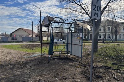 У Сумах БпЛА влучив біля дитячого майданчика У Сумах БпЛА влучив біля дитячого майданчика