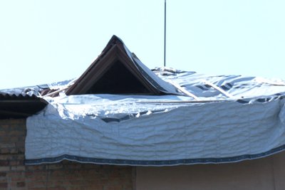 Чотири місяці після обстрілу із пошкодженим дахом: ситуація в селищі Новогуйвинське на Житомирщині Чотири місяці після обстрілу із пошкодженим дахом: ситуація в селищі Новогуйвинське на Житомирщині