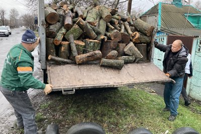 У Золочівську громаду привезли дрова У Золочівську громаду привезли дрова