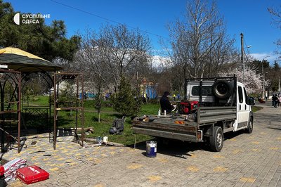 В одеському парку Перемоги оновлюють альтанки