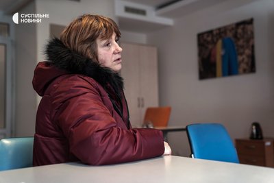 Людмила приїхала до координаційного штабу з Хмельницької області. Її сина досі не повернули з полону. Він – один із захисників Азовсталі. Київ, грудень 2022 року. Людмила приїхала до координаційного штабу з Хмельницької області. Її сина досі не повернули з полону. Він – один із захисників Азовсталі. Київ, грудень 2022 року.