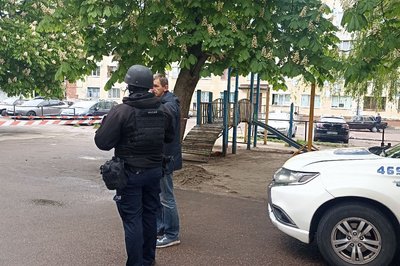 На Житомирщині уламок "шахеду" армії РФ впав між двома багатоповерхівками На Житомирщині уламок "шахеду" армії РФ впав між двома багатоповерхівками