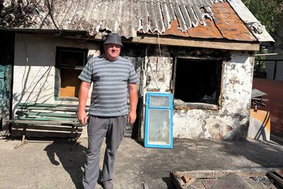Атака армії РФ: як жителі громади на Житомирщині відновлюють житло після обстрілу
