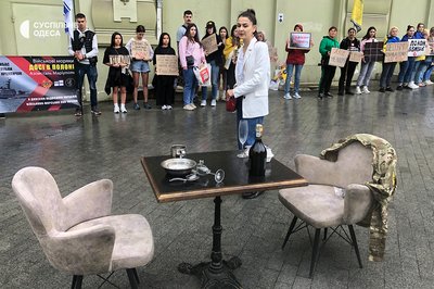 "Де Азов?": в Одесі відбулась чергова акція на підтримку військовополонених "Де Азов?": в Одесі відбулась чергова акція на підтримку військовополонених