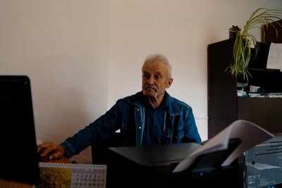 Проєкт "Забуті": занепад на початку або як село на Житомирщині живе після закриття склозаводу Проєкт "Забуті": занепад на початку або як село на Житомирщині живе після закриття склозаводу