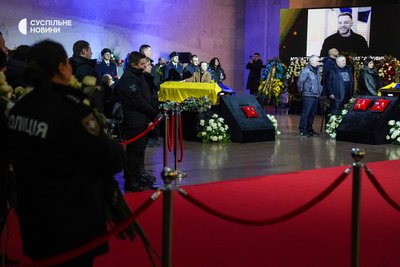 Церемонія прощання із загиблими в авіакатастрофі у Броварах в Українському дімі, Київ, 21 січня 2023 року.