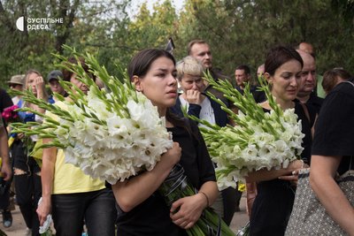 "Він був зразковим військовослужбовцем": під Одесою прощалися із зооволонтером, який загинув на Херсонщині "Він був зразковим військовослужбовцем": під Одесою прощалися із зооволонтером, який загинув на Херсонщині