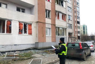 Пожежа на підприємстві, пошкоджені багатоповерхівки та автівки: наслідки атаки Київщини Пожежа на підприємстві, пошкоджені багатоповерхівки та автівки: наслідки атаки Київщини