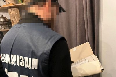 Посадовицю міськради та бізнесмена підозрюють у заволодінні 3 млн грн під виглядом закупівлі програми для БПЛА Посадовицю міськради та бізнесмена підозрюють у заволодінні 3 млн грн під виглядом закупівлі програми для БПЛА