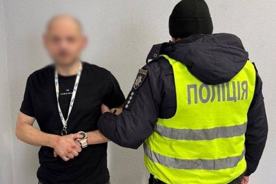 Пошкодив меморіальну табличку: правоохоронці притягнули до відповідальності киянина Пошкодив меморіальну табличку: правоохоронці притягнули до відповідальності киянина