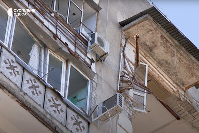 Будинок на Кутузакія після удару дрона: мешканці чекають на повернення додому Будинок на Кутузакія після удару дрона: мешканці чекають на повернення додому
