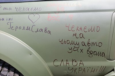 Нове авто замість розстріляного: волинські волонтери купили пікап для бійців на фронт Нове авто замість розстріляного: волинські волонтери купили пікап для бійців на фронт