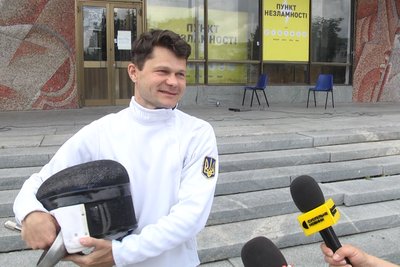 В середмісті Житомира провели безоплатний майстер-клас зі спортивного фехтування В середмісті Житомира провели безоплатний майстер-клас зі спортивного фехтування