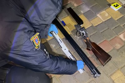 На Одещині чоловіка затримали за стрілянину в кафе: йому повідомили про підозру у хуліганстві На Одещині чоловіка затримали за стрілянину в кафе: йому повідомили про підозру у хуліганстві