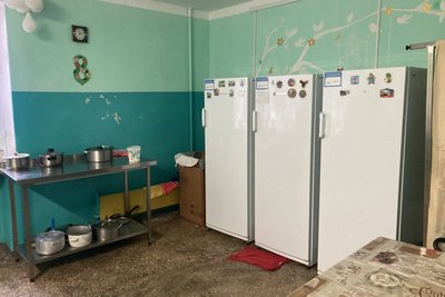 Кухня в одному з гуртожитків Харкова, квітень 2026 року Кухня в одному з гуртожитків Харкова, квітень 2026 року