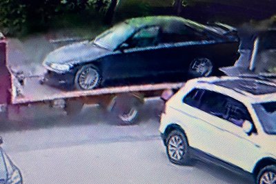 Евакуатор увозить автівку Евакуатор увозить автівку