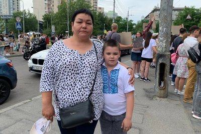 "Байдужість вбиває": в Києві пройшла акція на підтримку військовополонених "Байдужість вбиває": в Києві пройшла акція на підтримку військовополонених