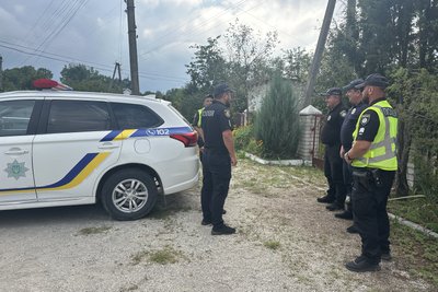 В селищі Довбиш на Житомирщині люди закриті в церкві: що сталося В селищі Довбиш на Житомирщині люди закриті в церкві: що сталося