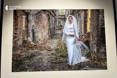 На вокзалі в Одесі відкрили мистецький потяг із фотовиставкою про війну На вокзалі в Одесі відкрили мистецький потяг із фотовиставкою про війну