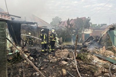 Пошкоджені приватні будинки та кладовище: наслідки нічного обстрілу Київщини Пошкоджені приватні будинки та кладовище: наслідки нічного обстрілу Київщини