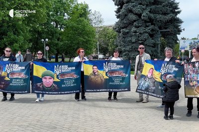 "Не мовчи — полон вбиває": у місті на Одещині відбулась акція на підтримку військовополонених "Не мовчи — полон вбиває": у місті на Одещині відбулась акція на підтримку військовополонених